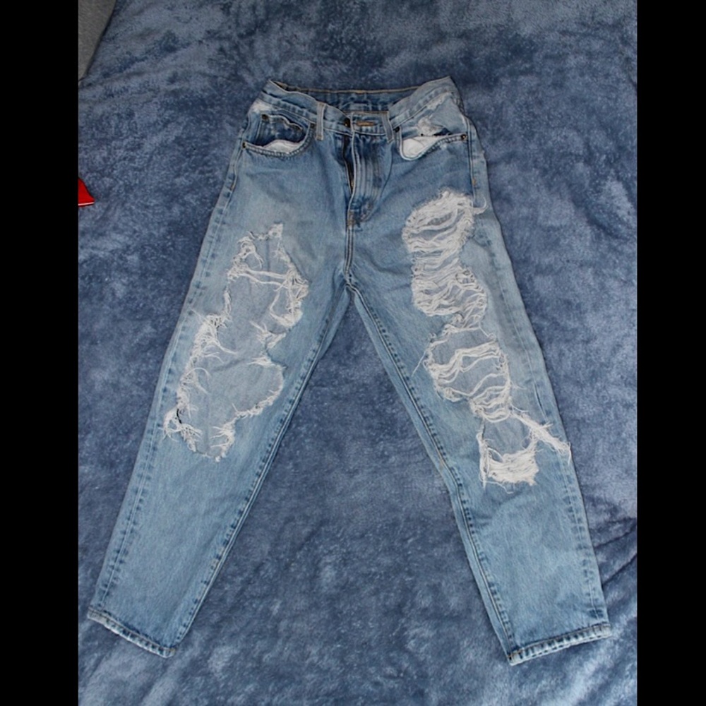 Extremely distressed CARMAR women’s size 25 jeans